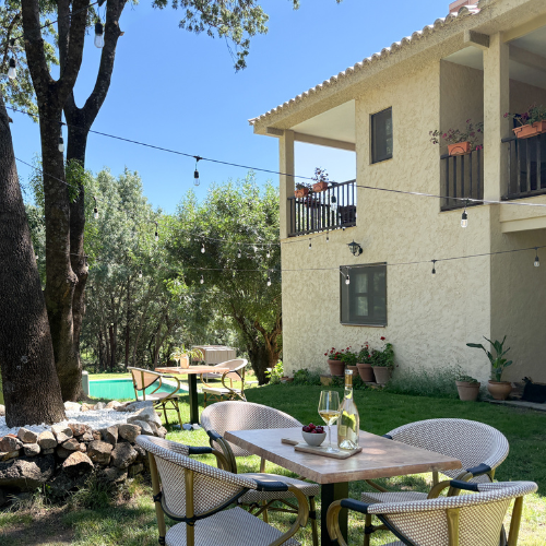 Jardin para las cenas y tomar algo.