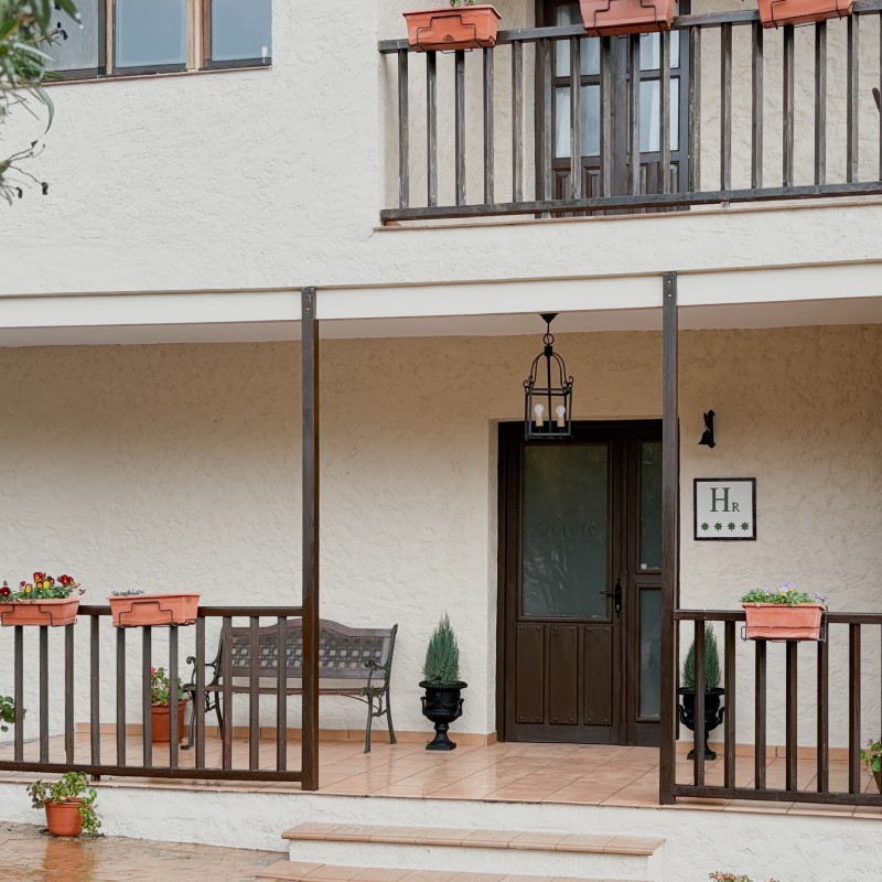 Entrada principal del hotel rural Xerete